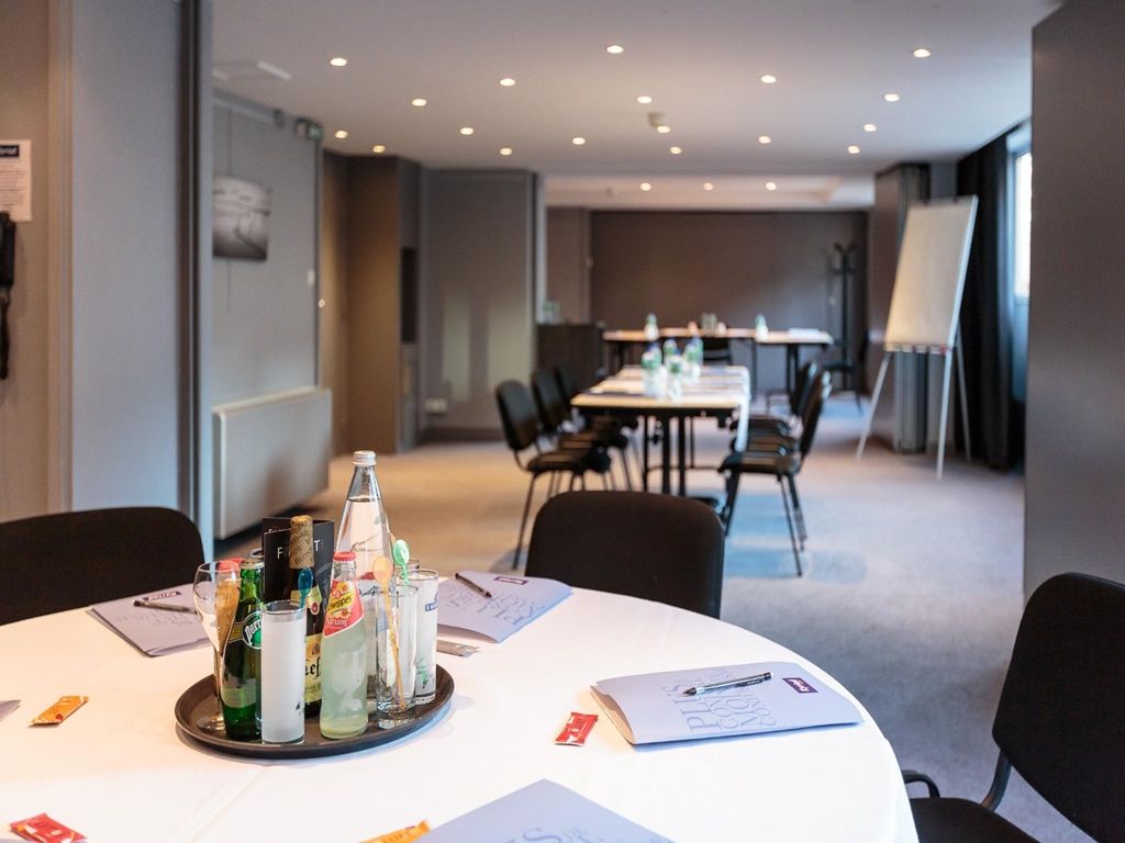 Kyriad Hotel Clermont Ferrand Centre Екстериор снимка