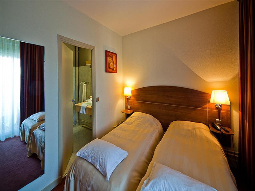Kyriad Hotel Clermont Ferrand Centre Екстериор снимка